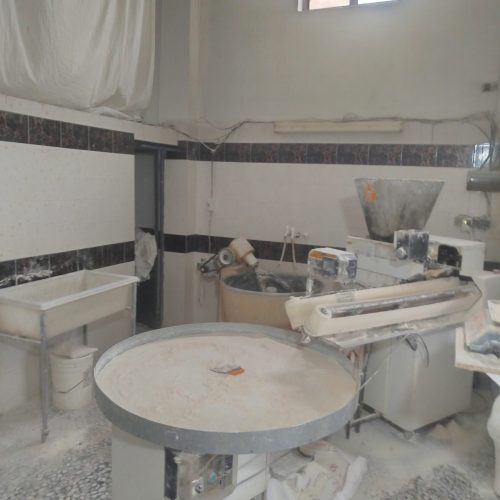 به یک کار در نانوای میکردم