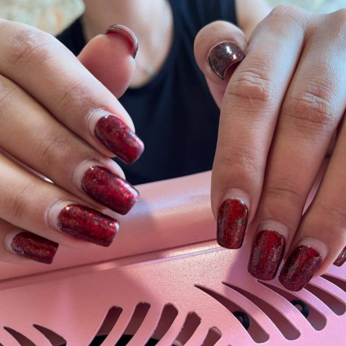 میتونی با500تومن ناخن هاتو کاشت کنی و350 تومن ترمیم