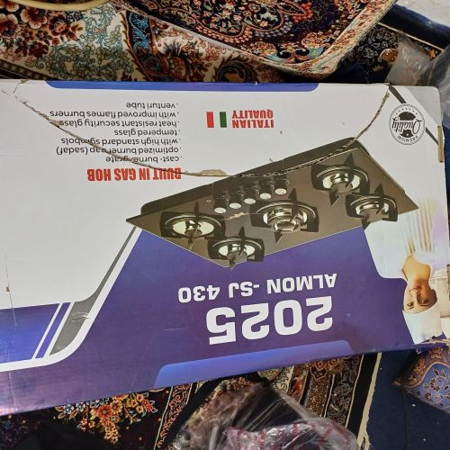 یک عدد ماکروویو و اجاق رو میزی همرا با یک جارو برقی