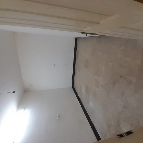 خانه همکف خالی است مناسب برای خانوده دو یا سه نفره