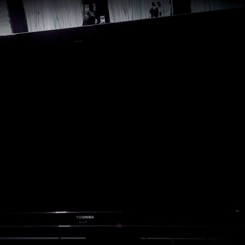 یک دستگاه ال سی دی 32 اینچ LG