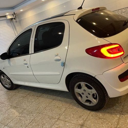 207 پانامرا ارتقا یافته 1402