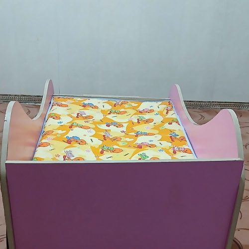 تخت بچه تمیز