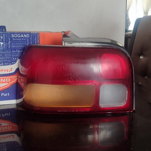 یک عدد چراغ خطر عقب پراید صبا سالم سمت راننده