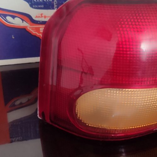 یک عدد چراغ خطر عقب پراید صبا سالم سمت راننده