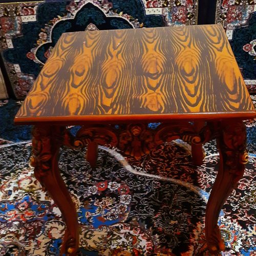 یک عدد میز عسلی سلطنتی