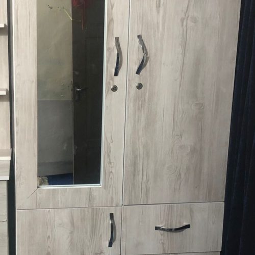 تخت خواب پنج تیکه با یک کرسی در حد نو بدون خط و خراش تمیز