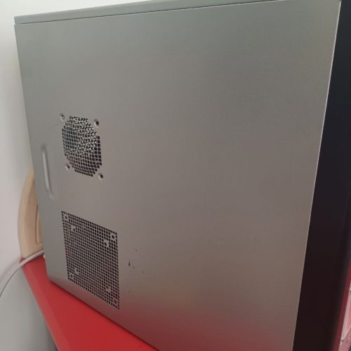 یک دستگاه کیس