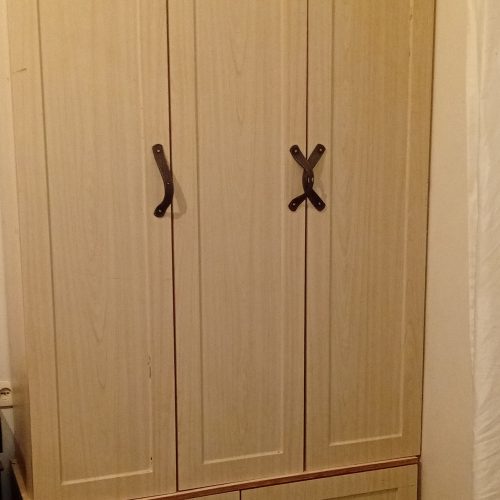 کمد برای لباس با چوب مستحکم