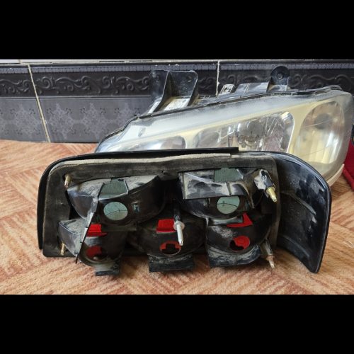 چراغ جلو و خطر عقب