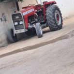 یک دستگاه تراکتور