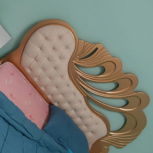 تخت وعسلی و کمد