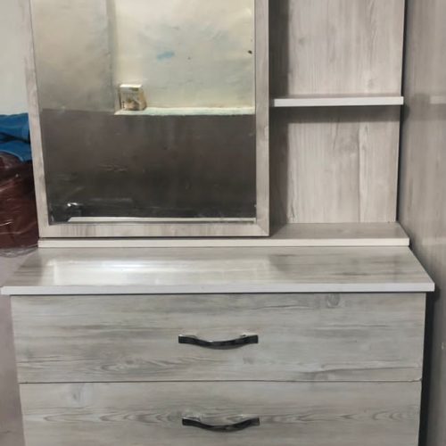 تخت خواب پنج تیکه با یک کرسی در حد نو بدون خط و خراش تمیز