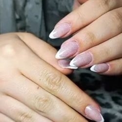 خدمات کاشت و زیبایی ناخن