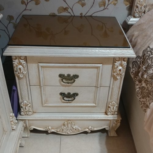 سرویس خواب دو نفره شمال تخت . یک پاتختی . یک میز آرایش. یک جک