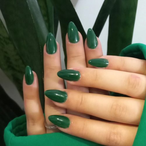 خدمات کاشت و زیبایی ناخن