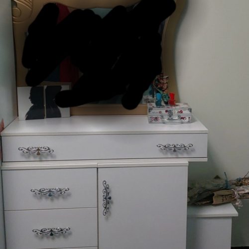 تخت وعسلی و کمد