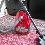 جاروبرقی رنگ قرمز