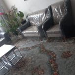 ست مبل هفت نفره تمیز تمیز با میز