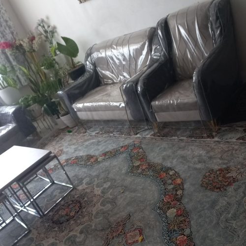 ست مبل هفت نفره تمیز تمیز با میز