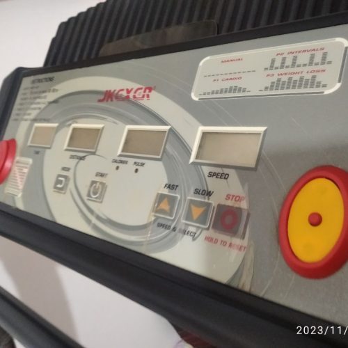 تردمیل تازه خرید به علت جابجایی به فروش میرسد