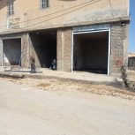 یک عدد خانه آپارتمانی با 4 عدد مغازه با کرکره نو
