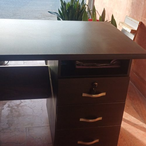 1 عدد میز و 6 عدد صندلی دفتر مشاور املاک