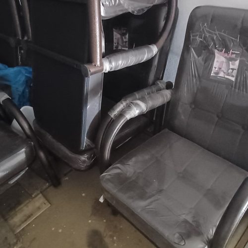 1 عدد میز و 6 عدد صندلی دفتر مشاور املاک