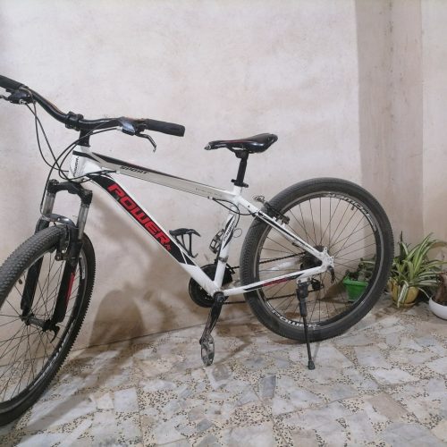 نیاز به پول دارم وگرنه نمیفروختم دنده 3کار نمیکنه یک و دوسالمه 7دنده هست هر هفت دنده سالم میباشد