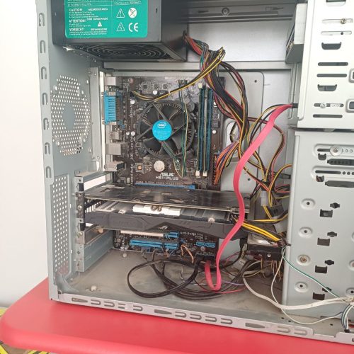 یک دستگاه کیس