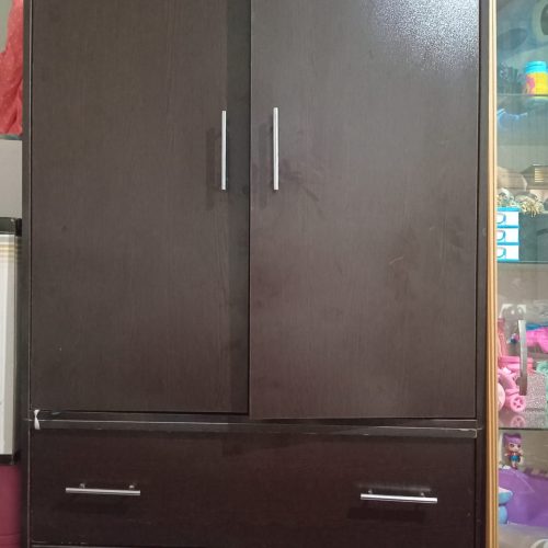 کمدها نسبتا نو و تمیز هستن دارای سه و دو کشو