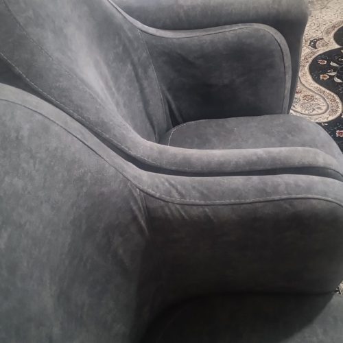 یک ست مبل هفت نفره به همرای میز