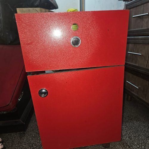 تعدادی وسایل سالن ارایشی