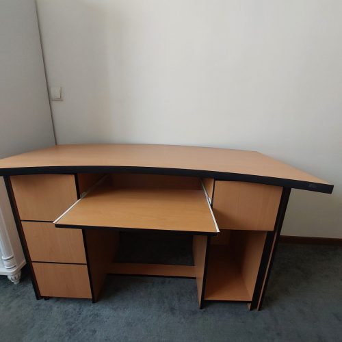میز تحریر و کامپیوتر ام دی اف