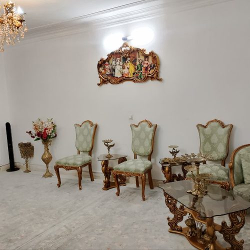 مبل و میز ناهار خوری تمام چوب اصل درحد نو بدون پارگی سوختگی