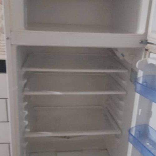 یخچال عالیه تمیز  بدون هچ مشکلی بخاطر اضاف بودن