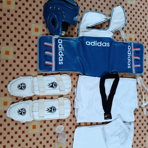 لباس تکواندو و هوگو