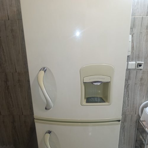 یخچال تمیز با آبسردکن