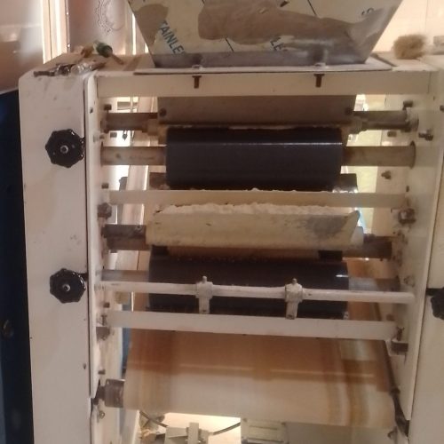 یک عدد دستگاه تنور ماشینی نیم اتو ماتیک و یک عدد دستگاه شاطری دو کاره