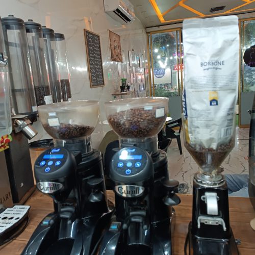 واگذار کافه فعال با تمام تجهیزات و پول پیش