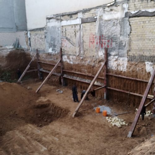 تخریب ساختمان ،اجرای سازه نگهبان،حفر چاه،گچ تراشی.کاشی تراشی و…