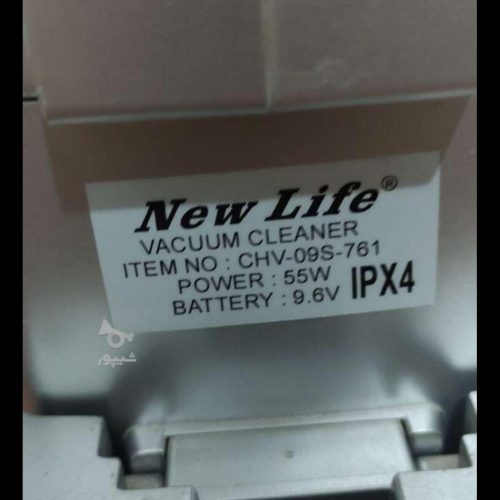 یک عدد جاروبرقی داخل ماشین درحد نو