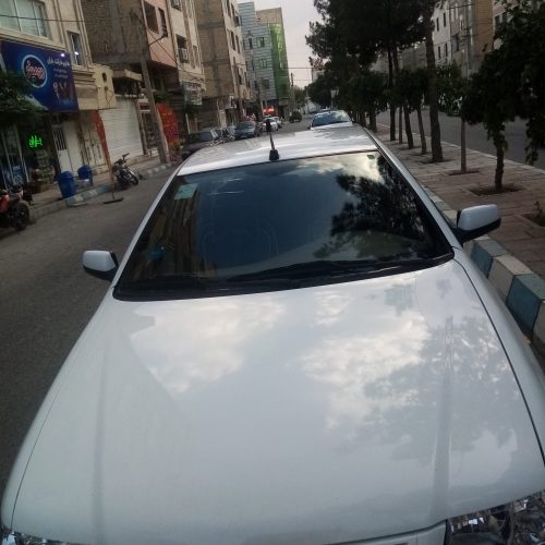 ماشین خیلی خوب وباروکش و ماشین بیشتر وسایل هایش نو کرده شده ازچراغ بگیر تا سپر