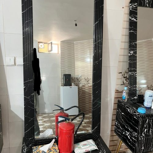 میز و صندلی و آینه