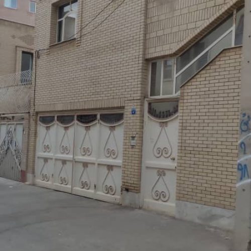 اجاره طبقه دوم از یک منزل دوطبقه با پارکینگ و راه‌پله مستقل