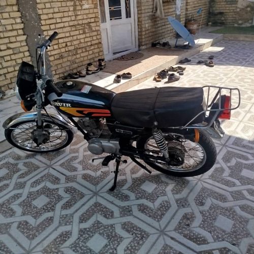 موتور سیکلت پیشتاز مدارک دارد