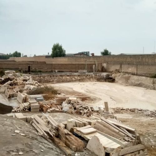زمین حدود ۷۰۰۰ متری دو بر