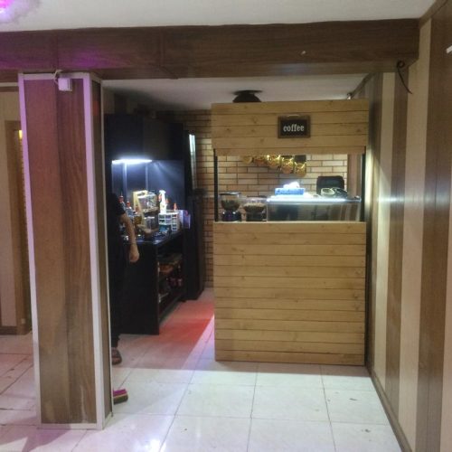 مغازه روبه درب مترو