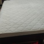 تخت خواب دو نفره با تشک و فقط یخچال بدون سرد خونه