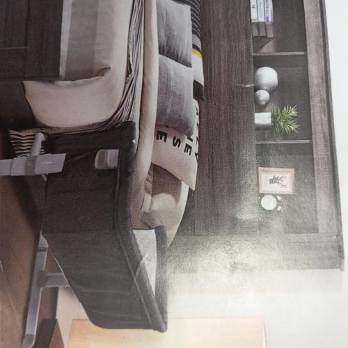 گهوار کنار تخت مادر